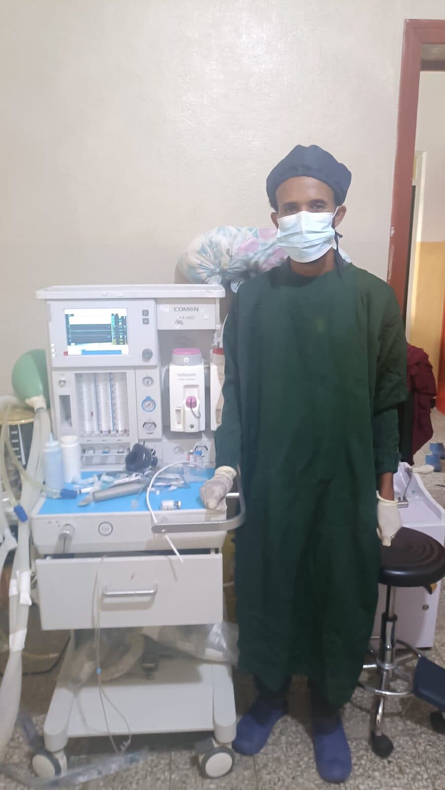 Brana technician servicing a COMEN anesthesia machine